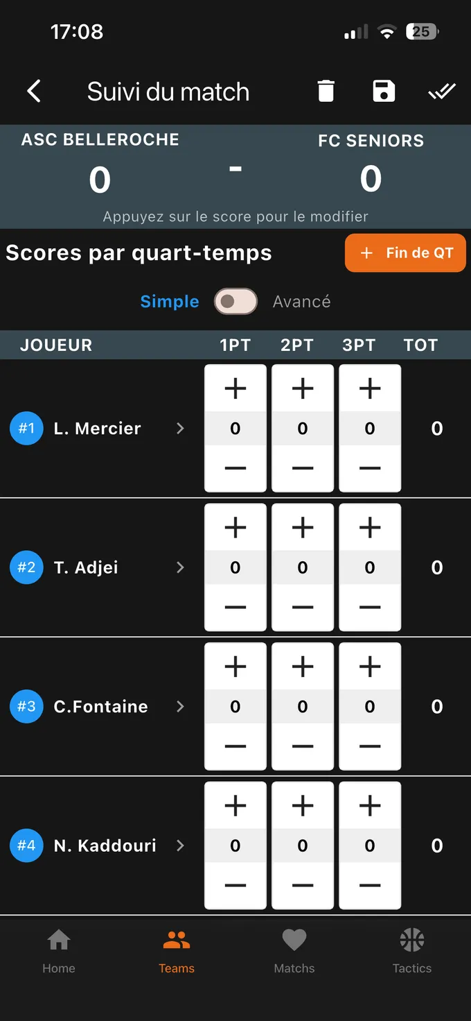 Écran de saisie de PlayerTrackr pendant un match : une ligne par joueuse, les commandes 1PT, 2PT et 3PT à portée de pouce.